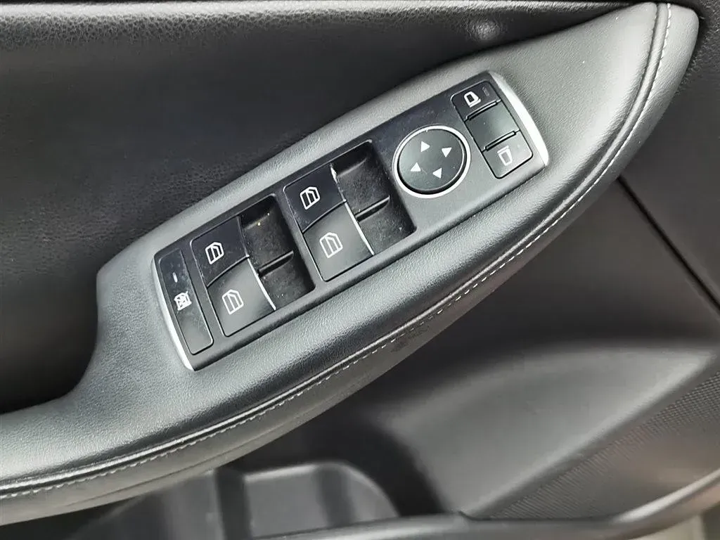 2017 Infiniti QX30 1.6T 156HP L4 7DCT,autocango,china used car exporter,china ev exporter,chinese used car exporter,chinese used ev exporter