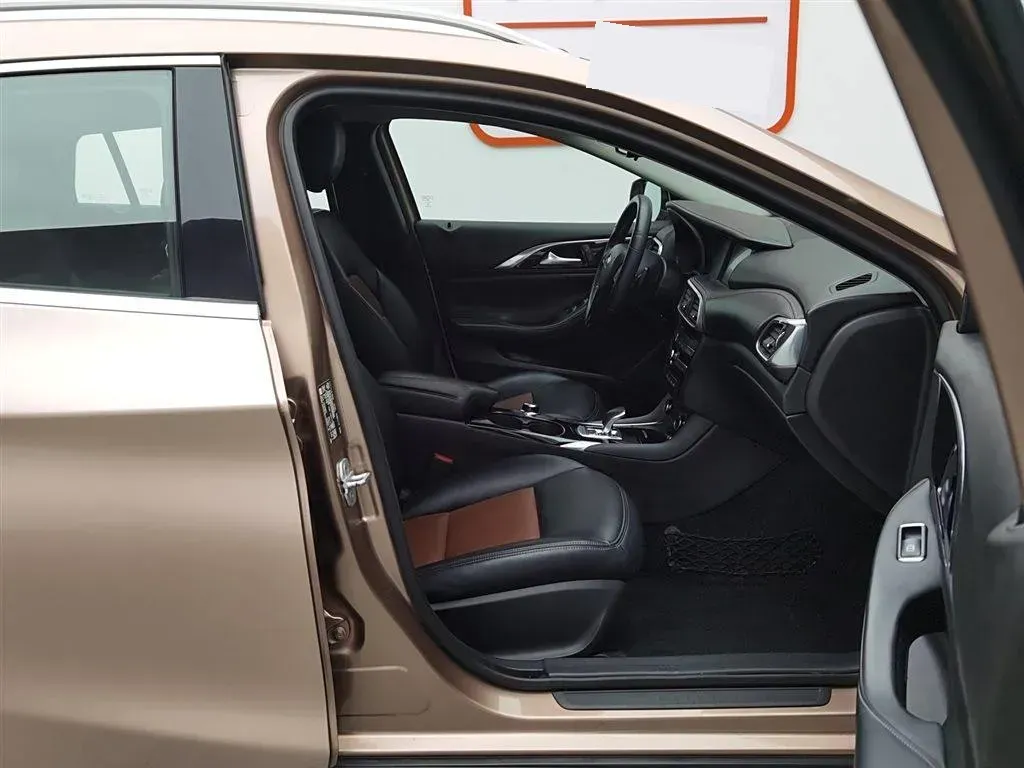 2017 Infiniti QX30 1.6T 156HP L4 7DCT,autocango,china used car exporter,china ev exporter,chinese used car exporter,chinese used ev exporter