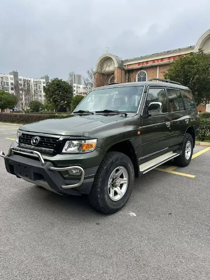 2015 Leopaard Q6 2.4L 147HP L4 5MT,autocango,china used car exporter,china ev exporter,chinese used car exporter,chinese used ev exporter