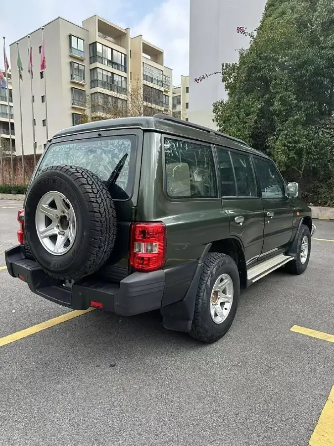 2015 Leopaard Q6 2.4L 147HP L4 5MT,autocango,china used car exporter,china ev exporter,chinese used car exporter,chinese used ev exporter