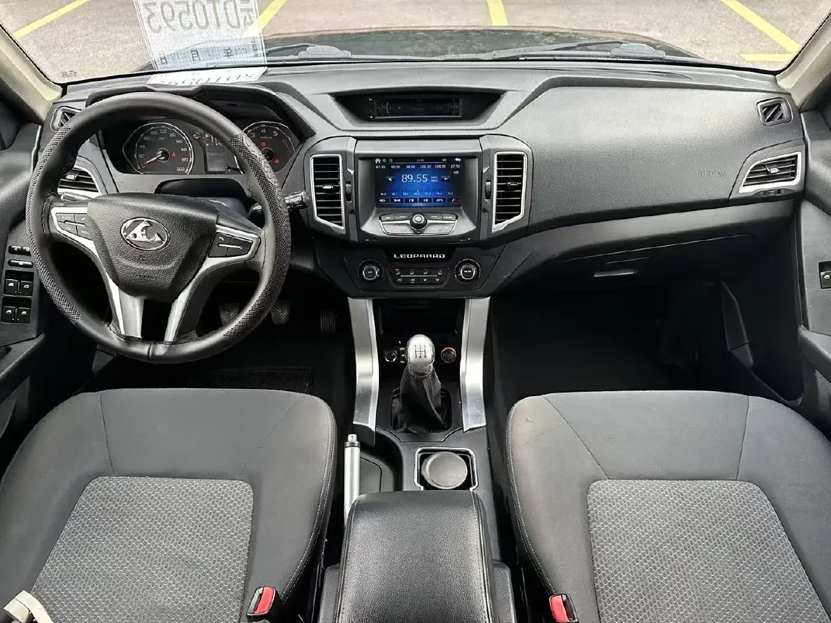 2015 Leopaard Q6 2.4L 147HP L4 5MT,autocango,china used car exporter,china ev exporter,chinese used car exporter,chinese used ev exporter