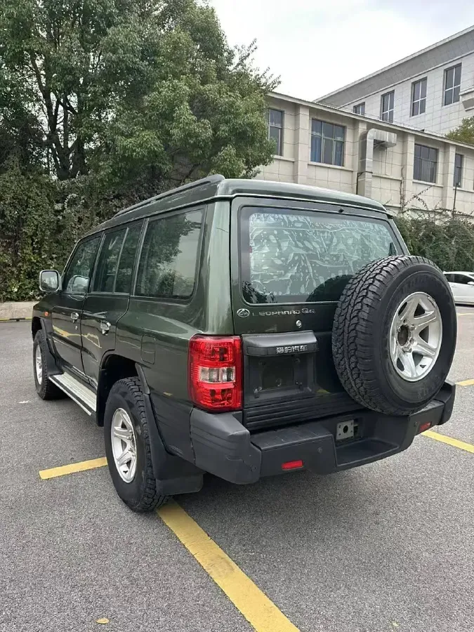 2015 Leopaard Q6 2.4L 147HP L4 5MT,autocango,china used car exporter,china ev exporter,chinese used car exporter,chinese used ev exporter