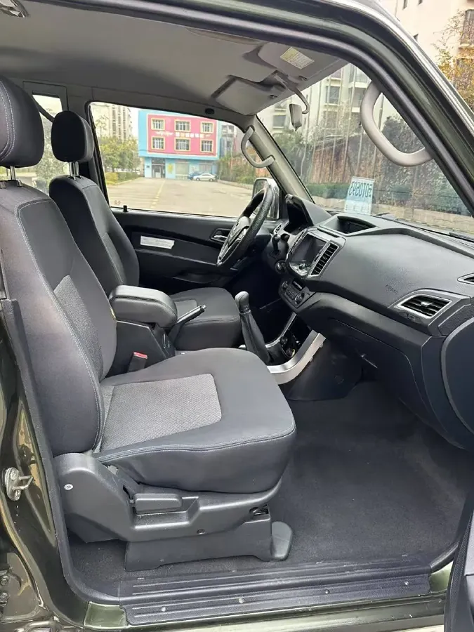 2015 Leopaard Q6 2.4L 147HP L4 5MT,autocango,china used car exporter,china ev exporter,chinese used car exporter,chinese used ev exporter