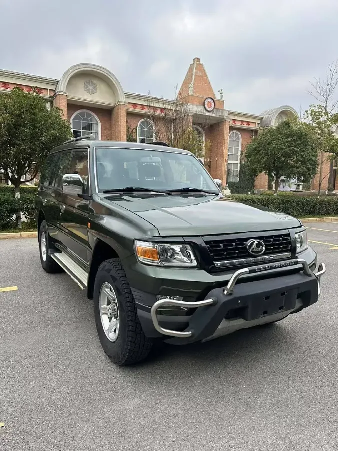 2015 Leopaard Q6 2.4L 147HP L4 5MT,autocango,china used car exporter,china ev exporter,chinese used car exporter,chinese used ev exporter