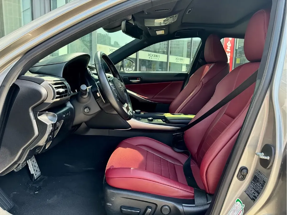 2017 Lexus IS 2.0T 245HP L4 8AT,autocango,china used car exporter,china ev exporter,chinese used car exporter,chinese used ev exporter