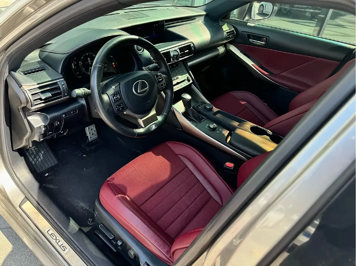 2017 Lexus IS 2.0T 245HP L4 8AT,autocango,china used car exporter,china ev exporter,chinese used car exporter,chinese used ev exporter