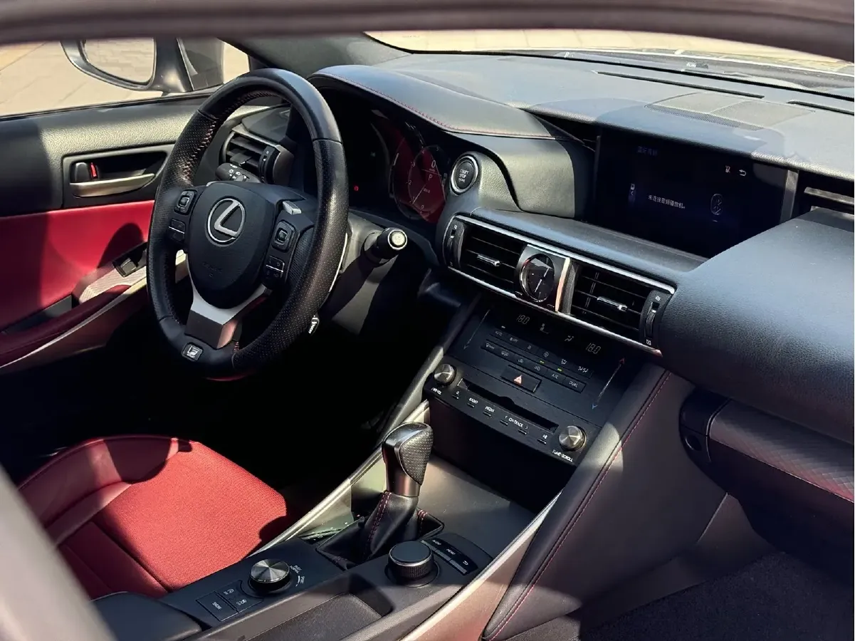 2017 Lexus IS 2.0T 245HP L4 8AT,autocango,china used car exporter,china ev exporter,chinese used car exporter,chinese used ev exporter