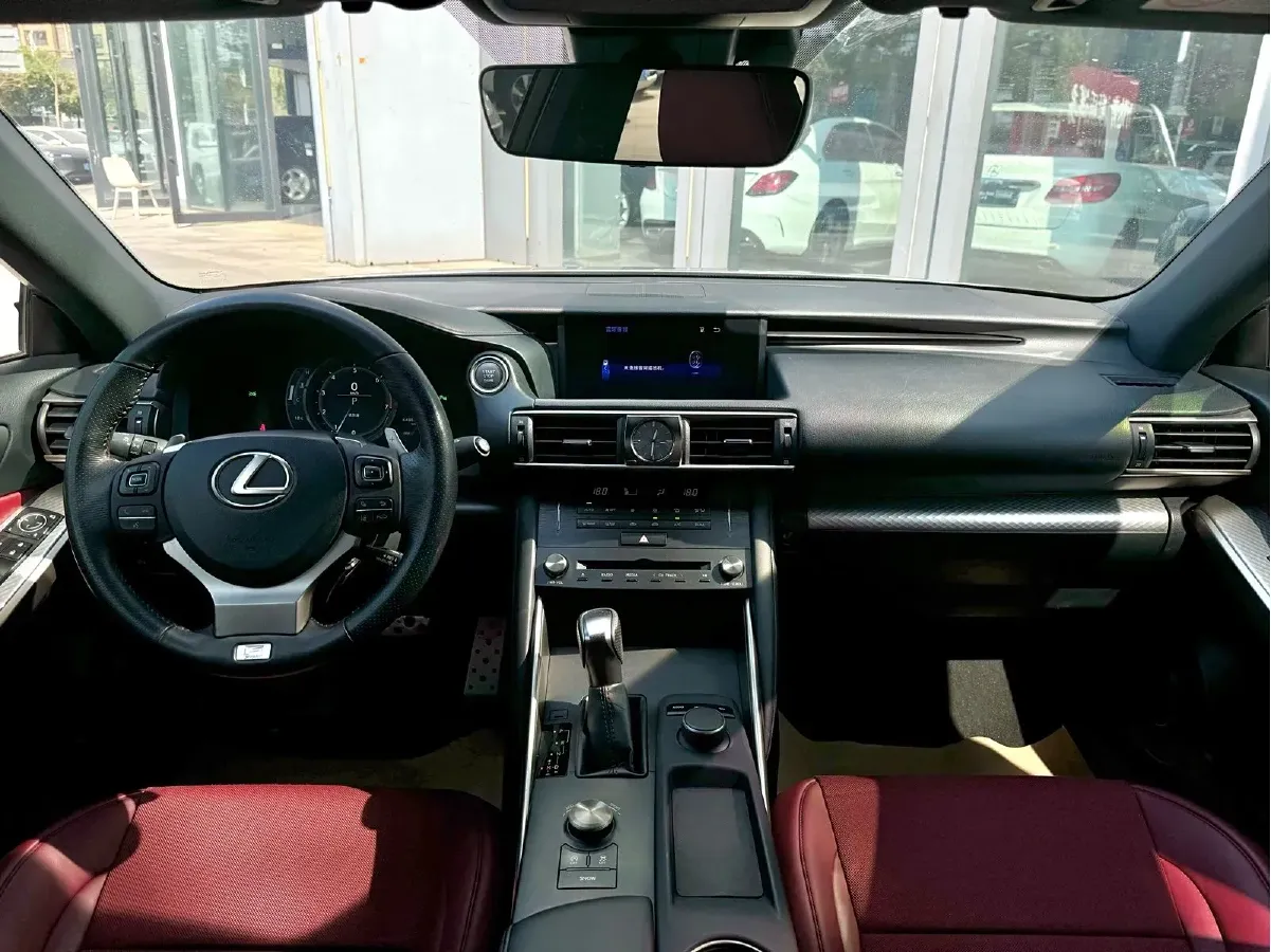 2017 Lexus IS 2.0T 245HP L4 8AT,autocango,china used car exporter,china ev exporter,chinese used car exporter,chinese used ev exporter