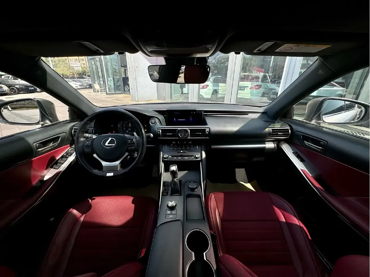 2017 Lexus IS 2.0T 245HP L4 8AT,autocango,china used car exporter,china ev exporter,chinese used car exporter,chinese used ev exporter