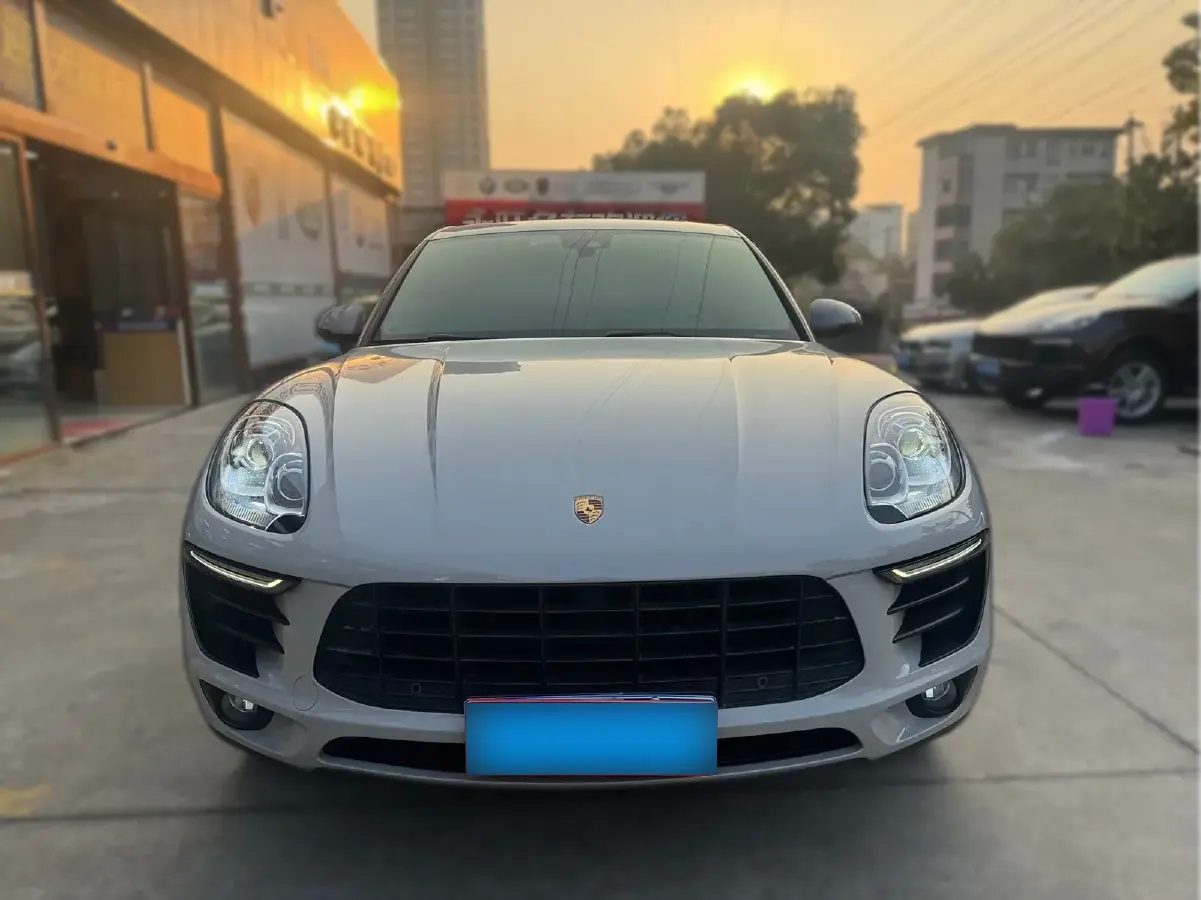 2017 Porsche Macan 2.0T 252HP L4 7DCT