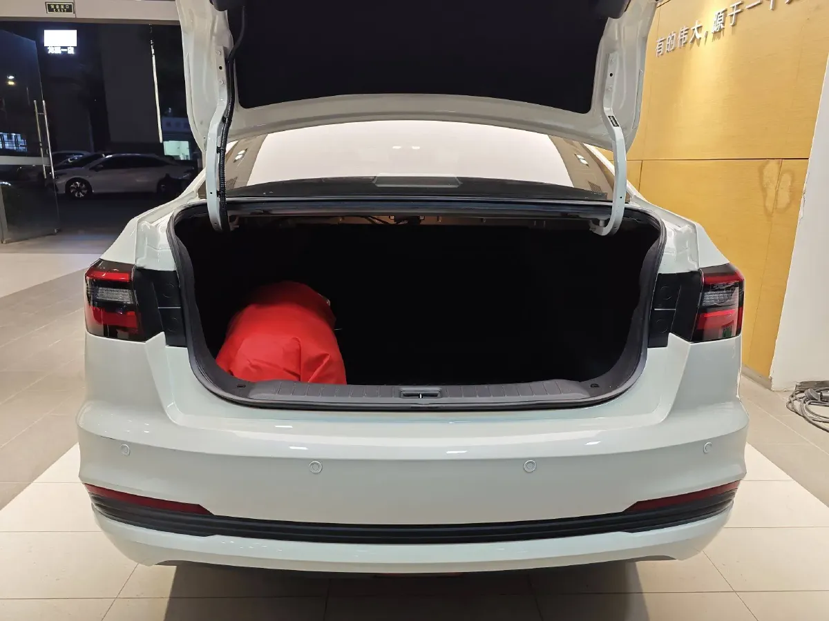 2021 Venucia D60 1.6L 122HP L4 CVT,autocango,china used car exporter,china ev exporter,chinese used car exporter,chinese used ev exporter