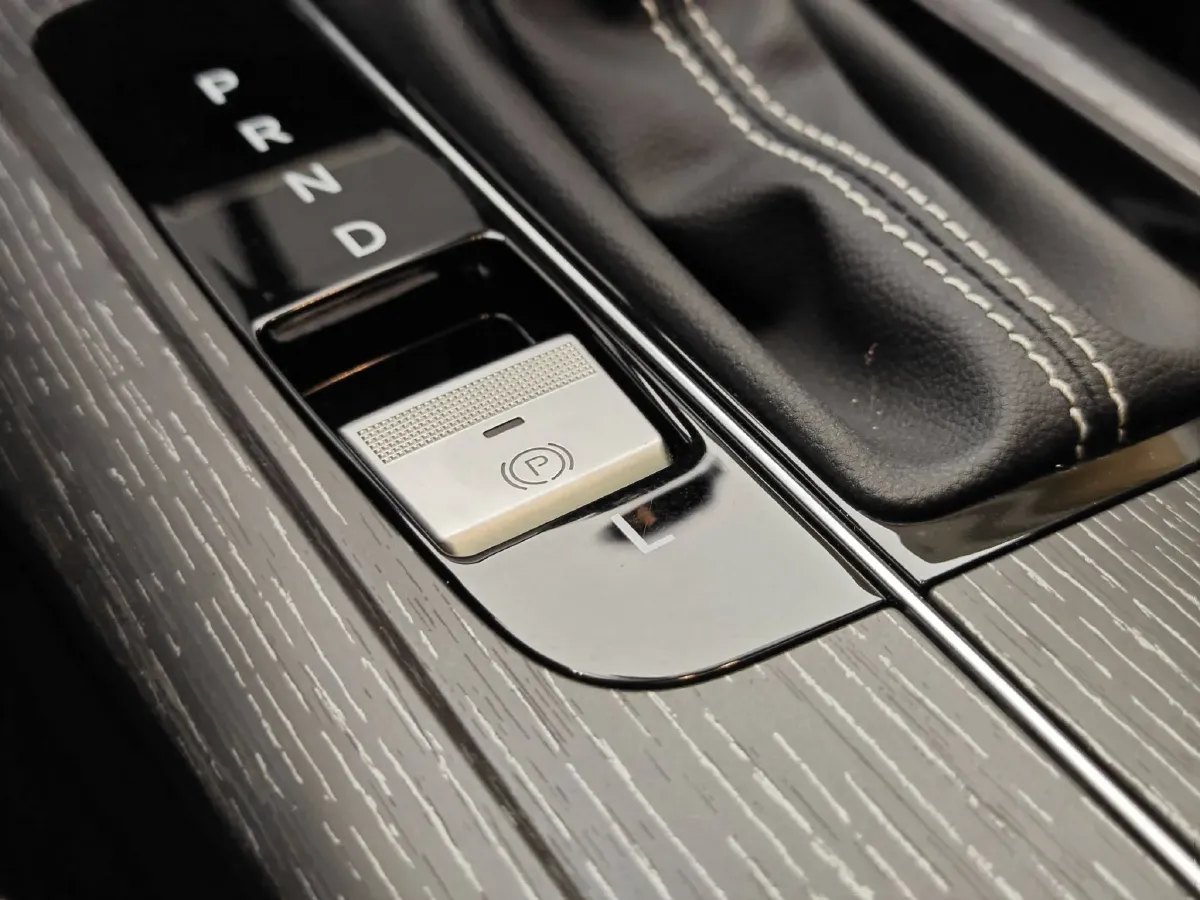 2021 Venucia D60 1.6L 122HP L4 CVT,autocango,china used car exporter,china ev exporter,chinese used car exporter,chinese used ev exporter