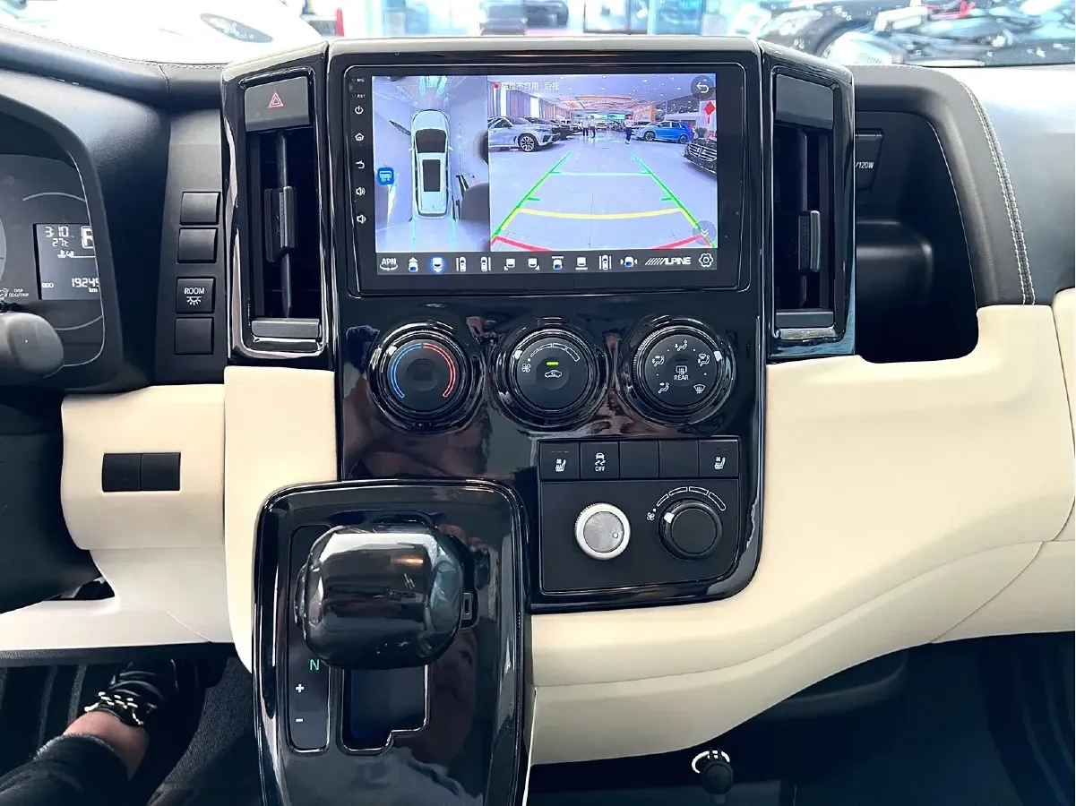 2011 Toyota Hiace 2.7L 154HP L4 5MT,autocango,china used car exporter,china ev exporter,chinese used car exporter,chinese used ev exporter