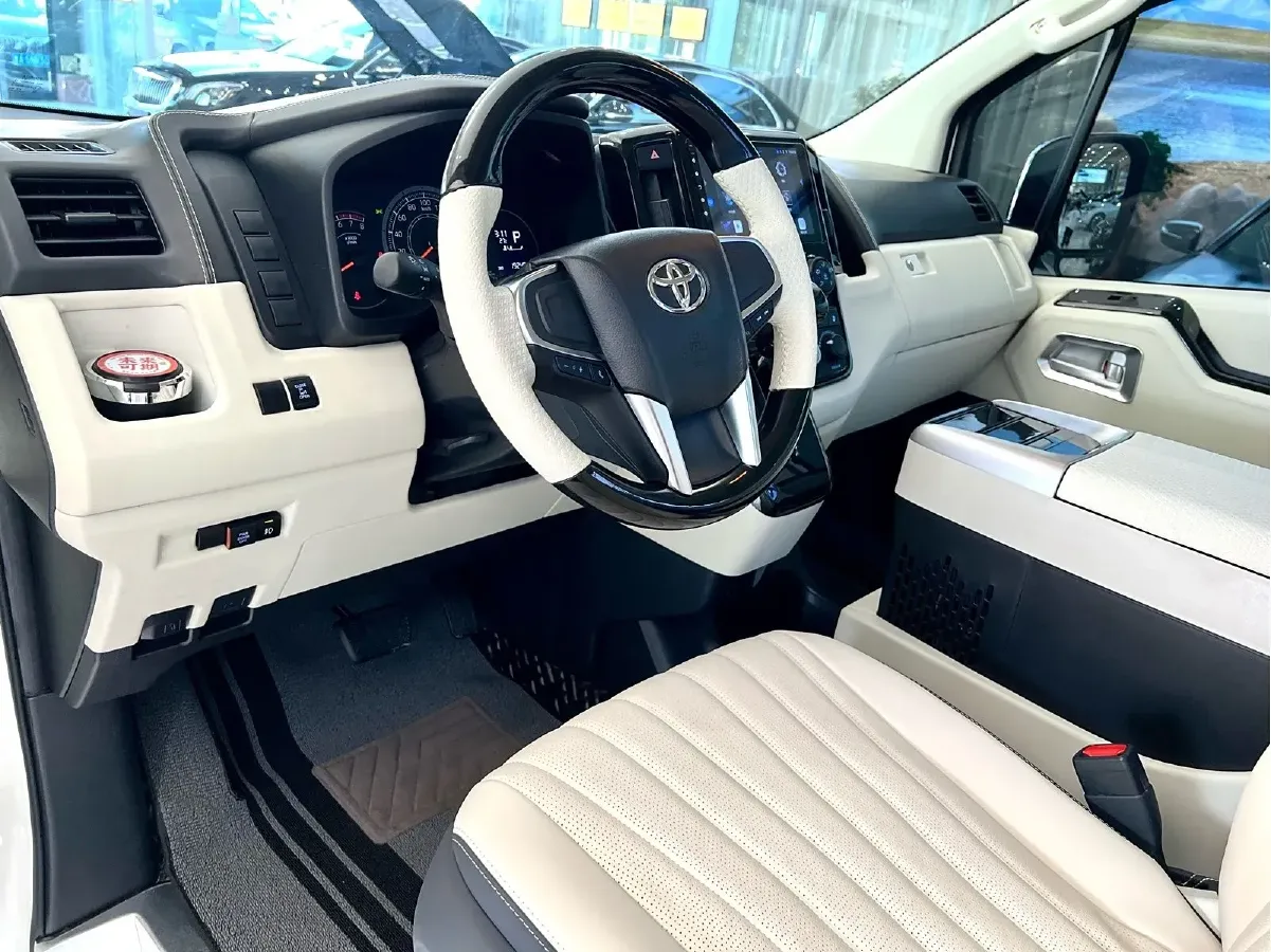 2011 Toyota Hiace 2.7L 154HP L4 5MT,autocango,china used car exporter,china ev exporter,chinese used car exporter,chinese used ev exporter