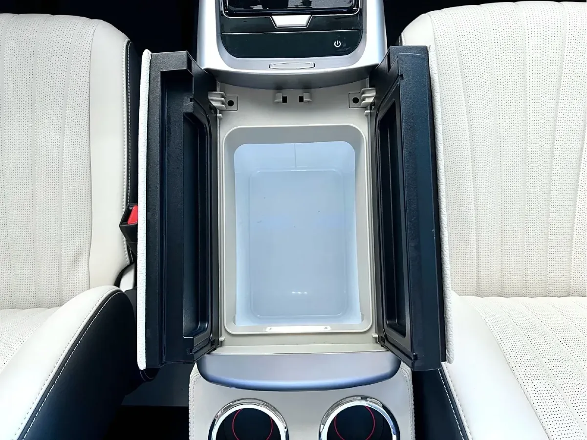 2011 Toyota Hiace 2.7L 154HP L4 5MT,autocango,china used car exporter,china ev exporter,chinese used car exporter,chinese used ev exporter