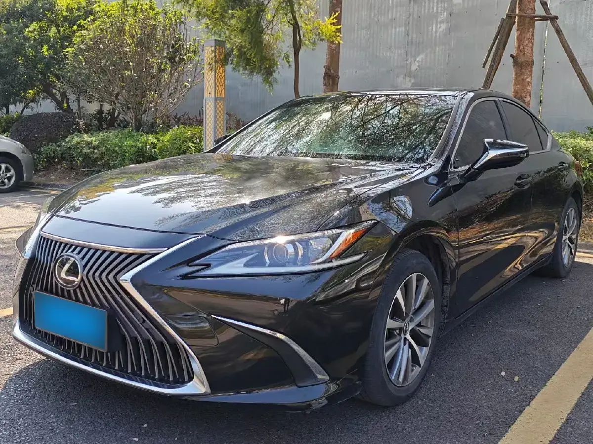 2020 Lexus ES 2.0L 173HP L4 CVT