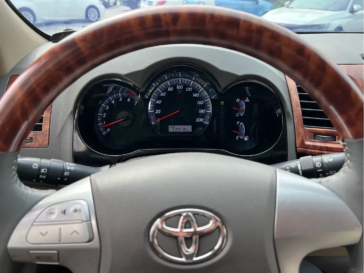 2015 Toyota Fortuner 2.7L 159HP L4 4AT,autocango,china used car exporter,china ev exporter,chinese used car exporter,chinese used ev exporter