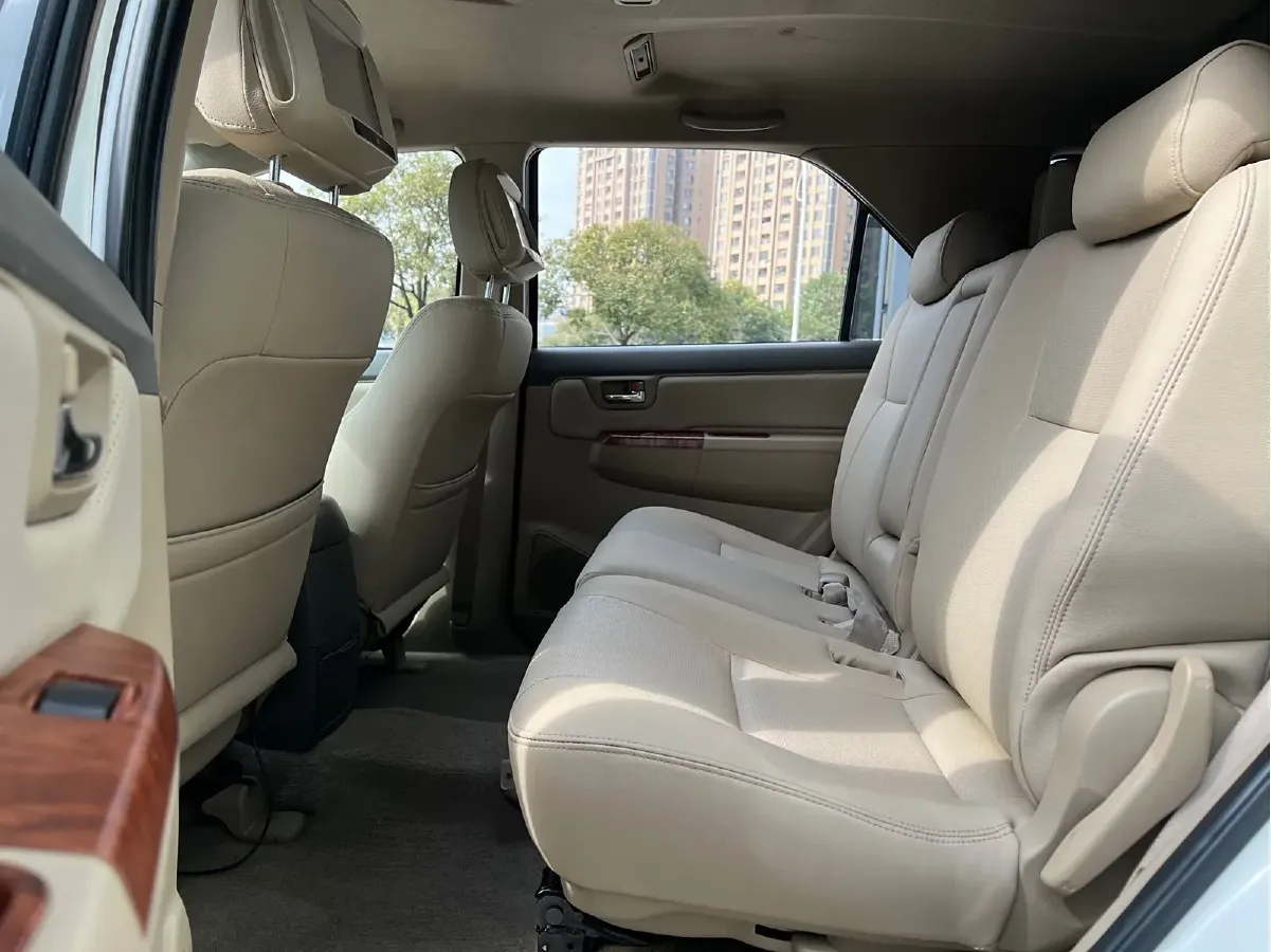 2015 Toyota Fortuner 2.7L 159HP L4 4AT,autocango,china used car exporter,china ev exporter,chinese used car exporter,chinese used ev exporter