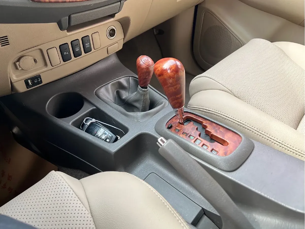 2015 Toyota Fortuner 2.7L 159HP L4 4AT,autocango,china used car exporter,china ev exporter,chinese used car exporter,chinese used ev exporter