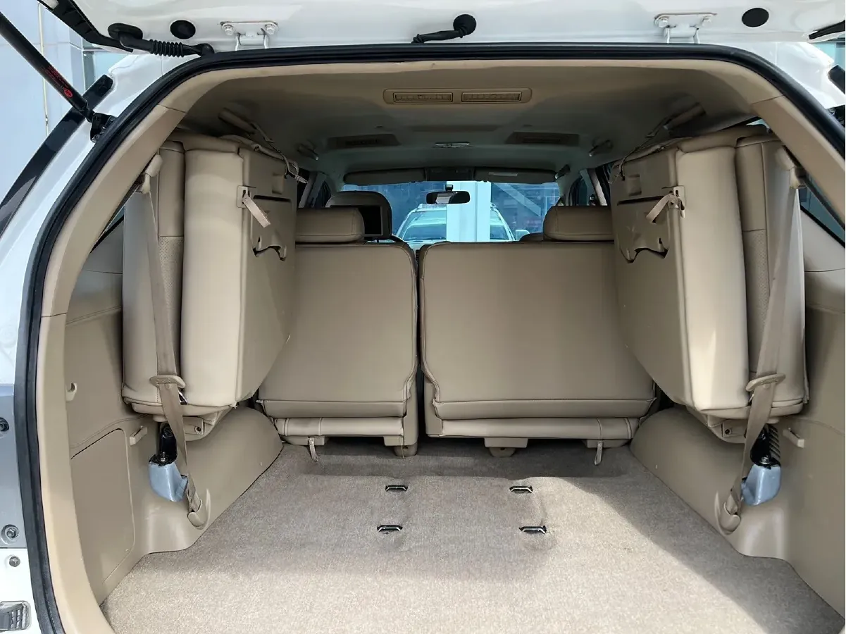 2015 Toyota Fortuner 2.7L 159HP L4 4AT,autocango,china used car exporter,china ev exporter,chinese used car exporter,chinese used ev exporter