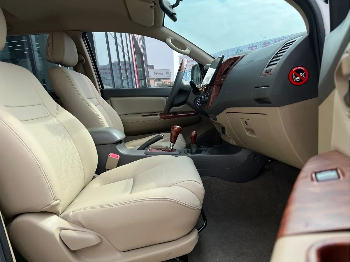 2015 Toyota Fortuner 2.7L 159HP L4 4AT,autocango,china used car exporter,china ev exporter,chinese used car exporter,chinese used ev exporter
