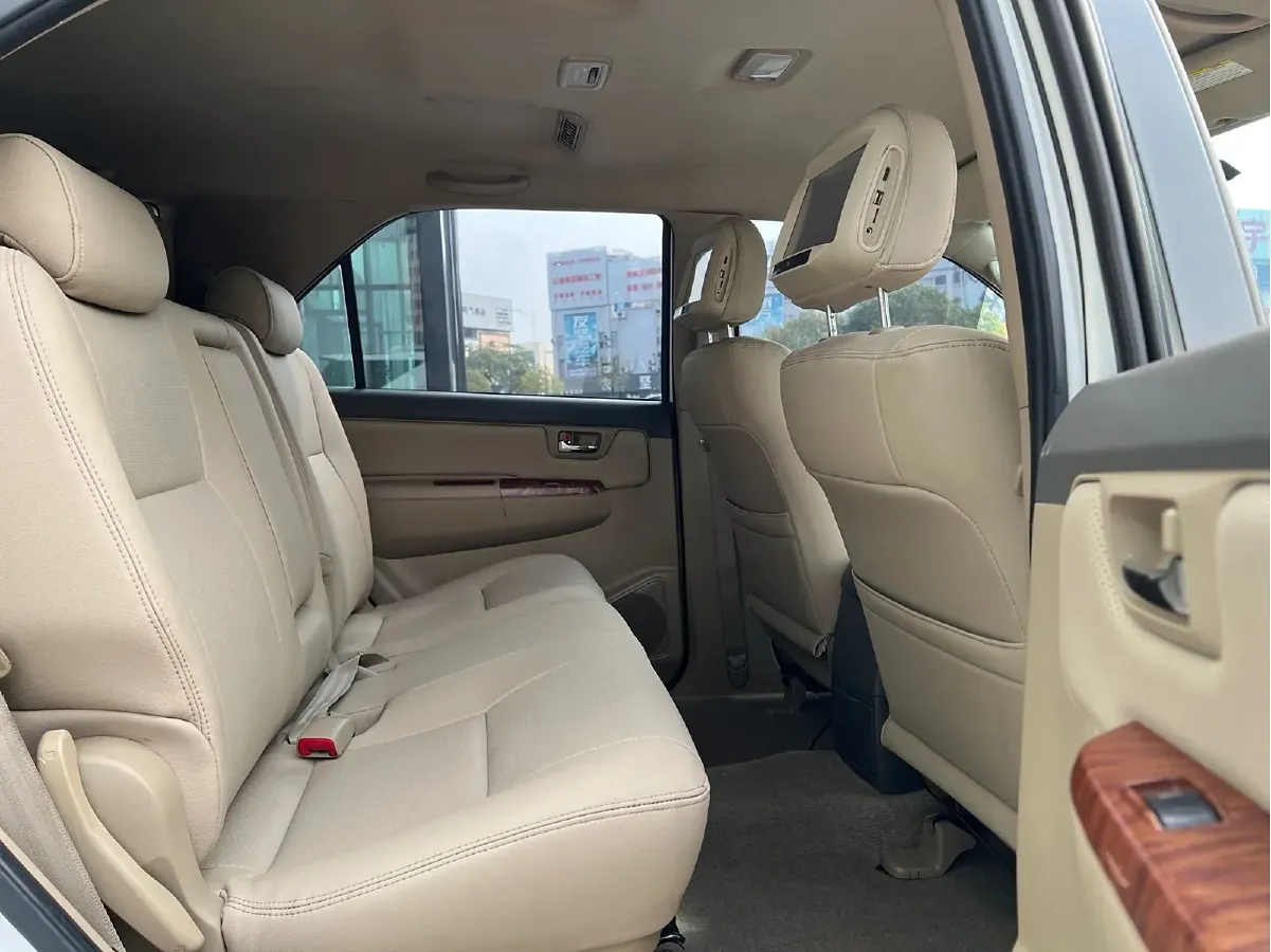 2015 Toyota Fortuner 2.7L 159HP L4 4AT,autocango,china used car exporter,china ev exporter,chinese used car exporter,chinese used ev exporter