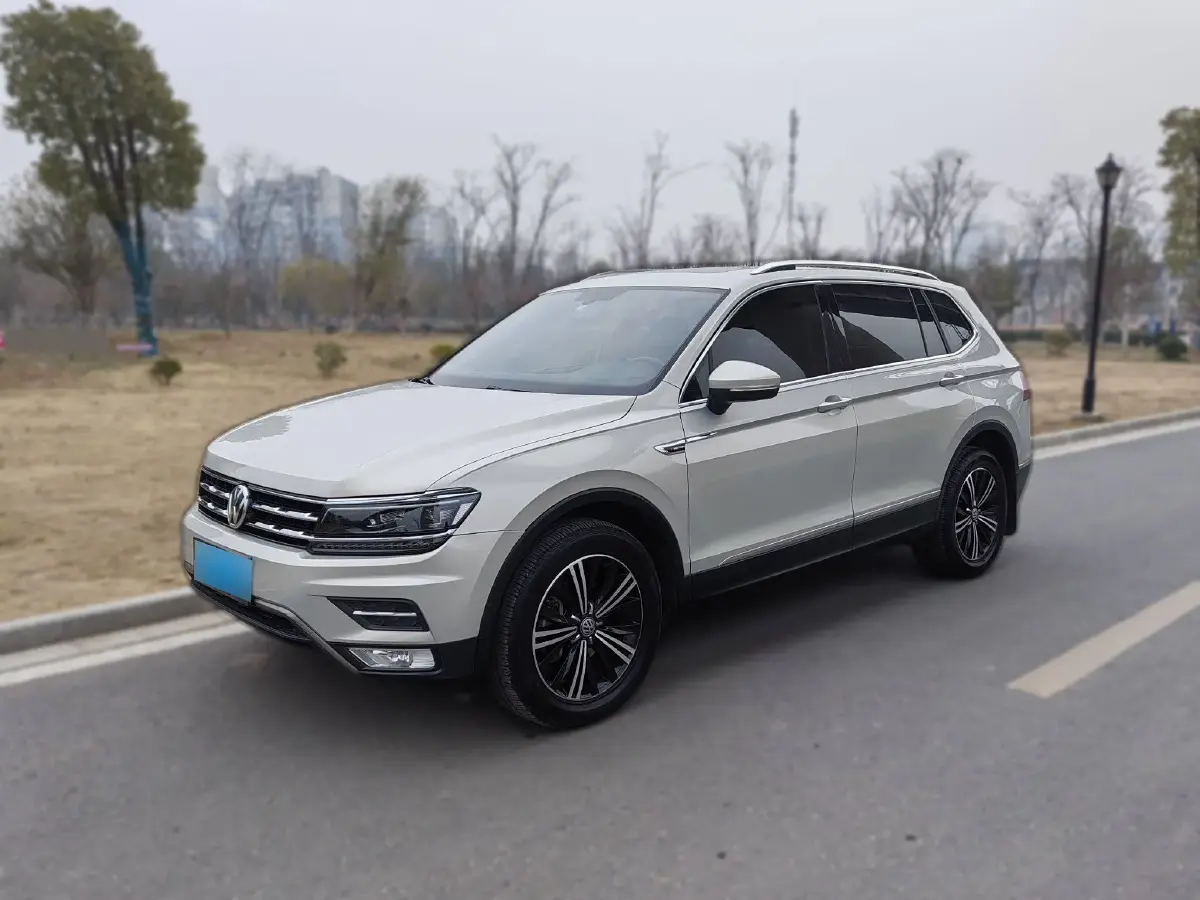 2018 Volkswagen Tiguan L 2.0T 220HP L4 7DCT