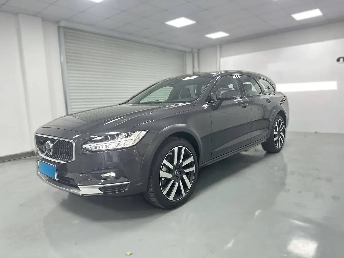 2024 Volvo V90 2.0T 250HP L4 8AT