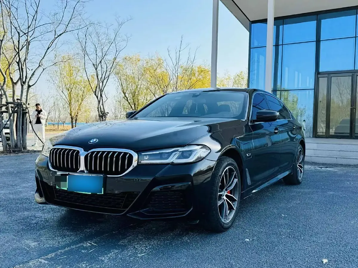 2022 BMW 5 Series 2.0T 184HP L4 8AT PHEV 17.7KWH