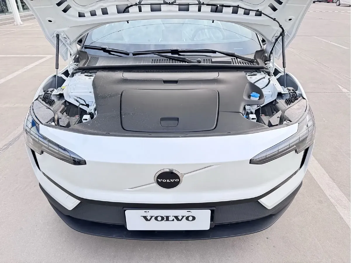 2025 Volvo EX30 BEV 66KWH,autocango,china used car exporter,china ev exporter,chinese used car exporter,chinese used ev exporter