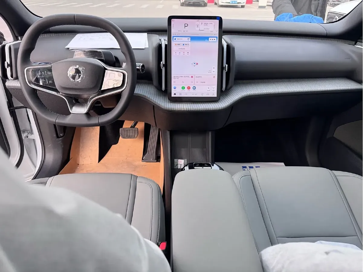 2025 Volvo EX30 BEV 66KWH,autocango,china used car exporter,china ev exporter,chinese used car exporter,chinese used ev exporter