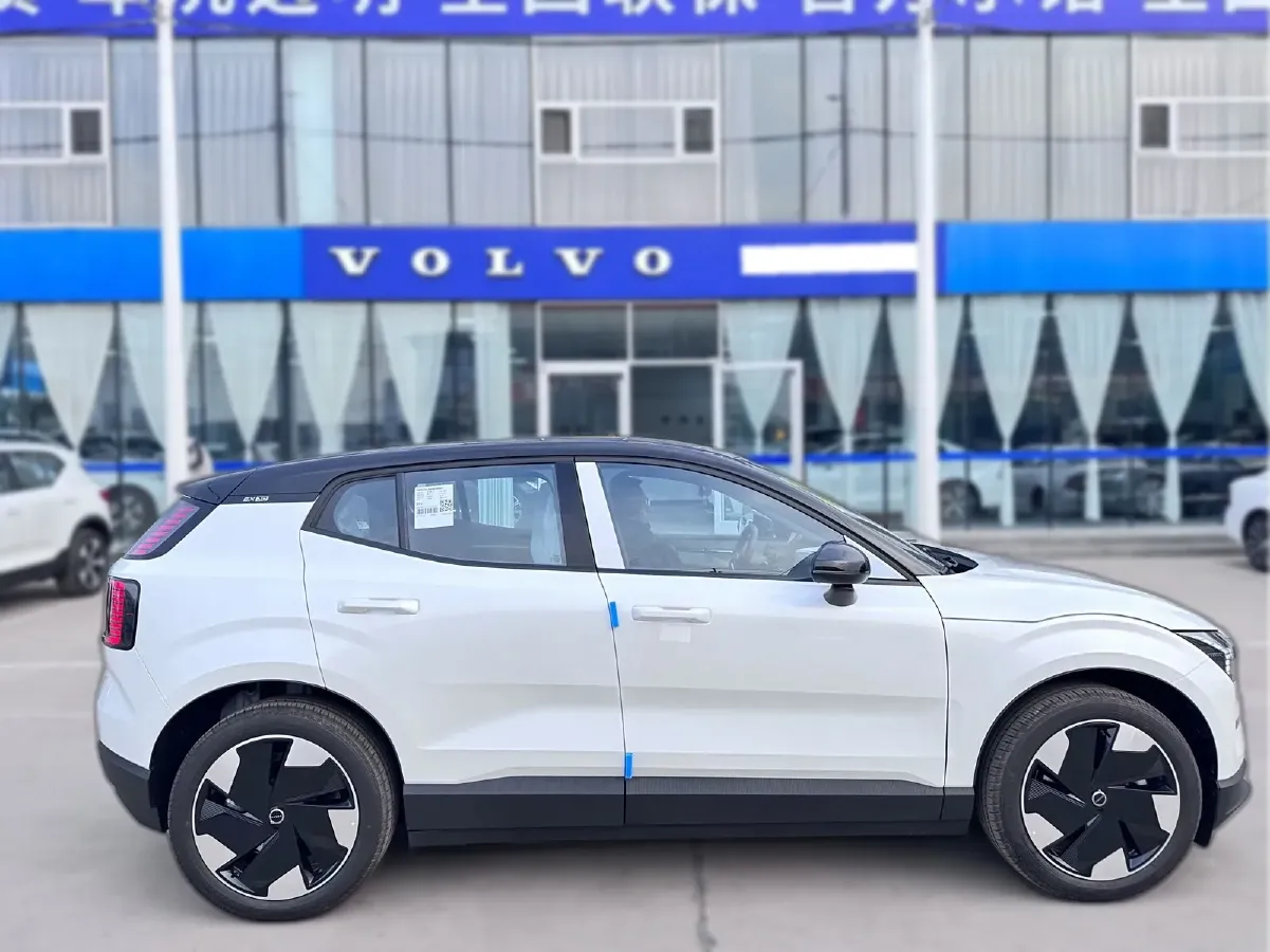 2025 Volvo EX30 BEV 66KWH,autocango,china used car exporter,china ev exporter,chinese used car exporter,chinese used ev exporter