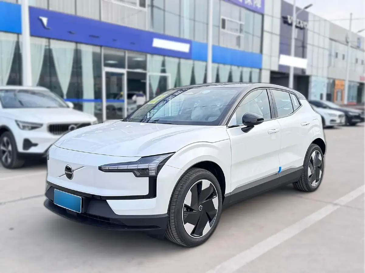 2025 Volvo EX30 BEV 66KWH