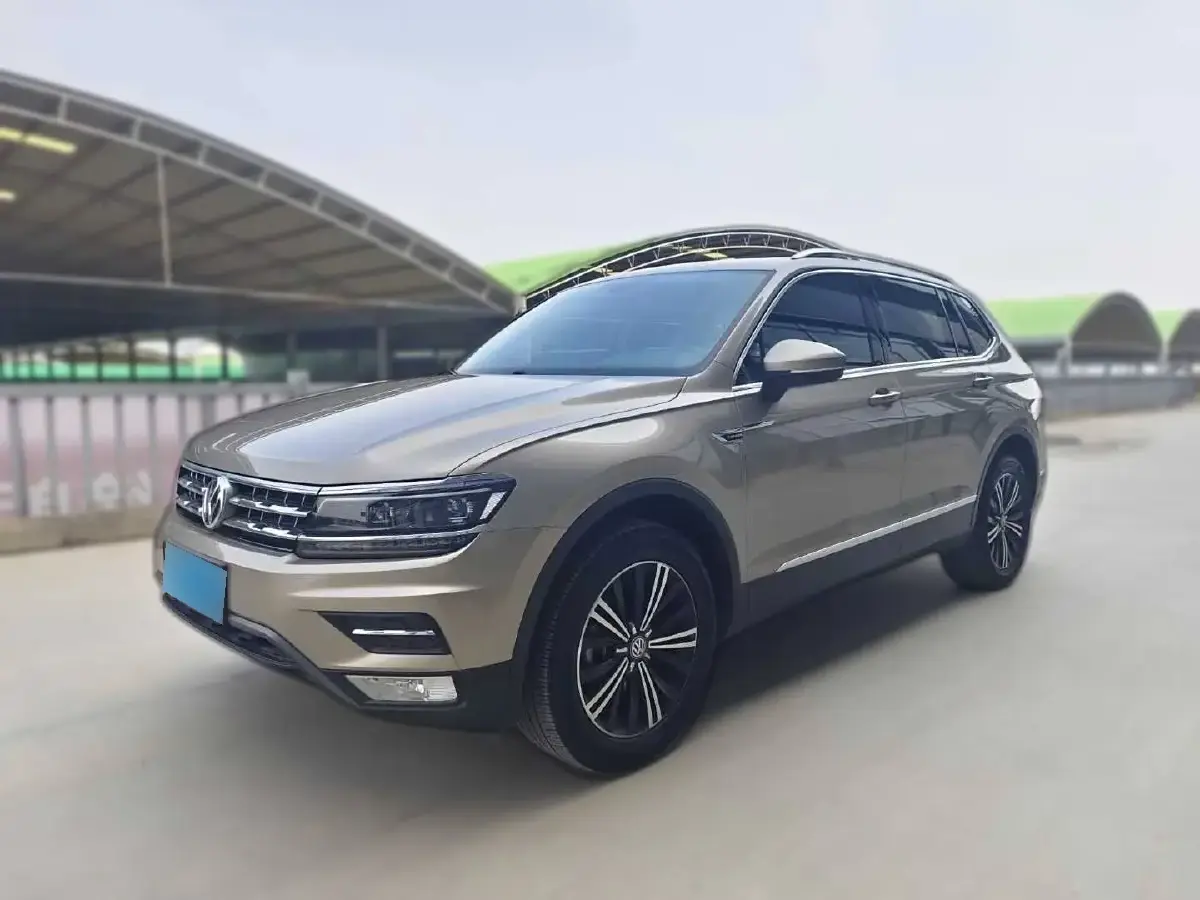 2018 Volkswagen Tiguan L 2.0T 220HP L4 7DCT