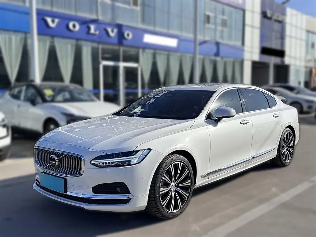 2022 Volvo S90 2.0T 250HP L4 8AT