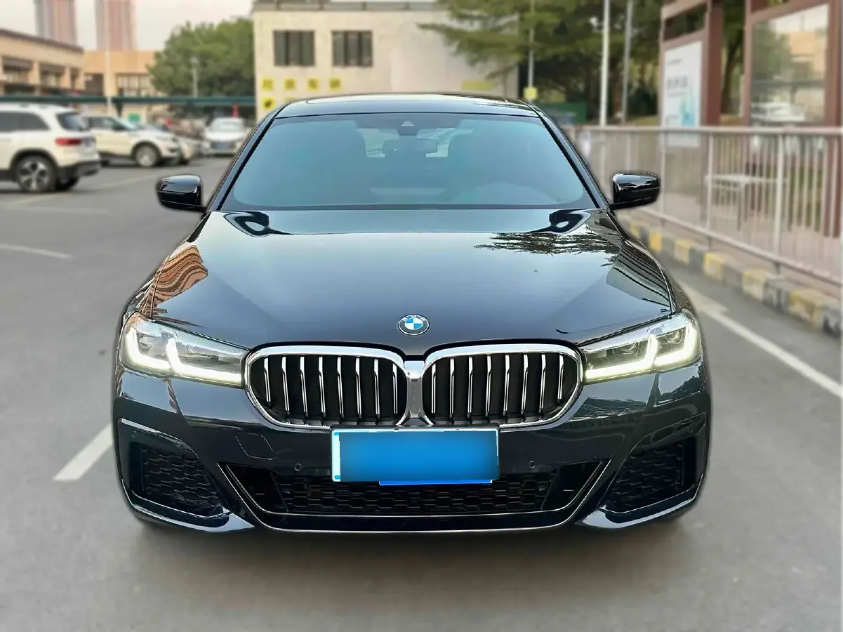 2022 BMW 5 Series 2.0T 252HP L4 8AT