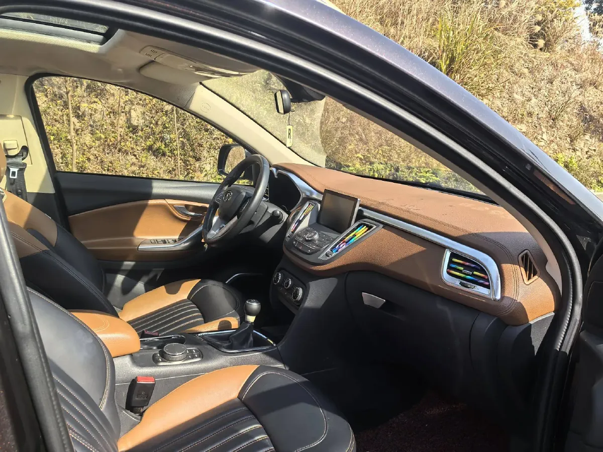 2015 Soueast DX7 1.5T 156HP L4 6MT,autocango,china used car exporter,china ev exporter,chinese used car exporter,chinese used ev exporter