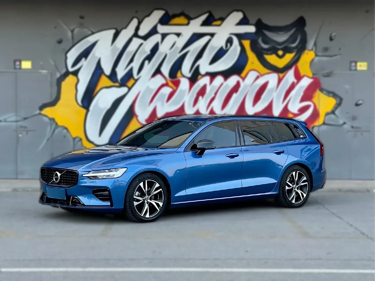 2021 Volvo V60 2.0T 250HP L4 8AT