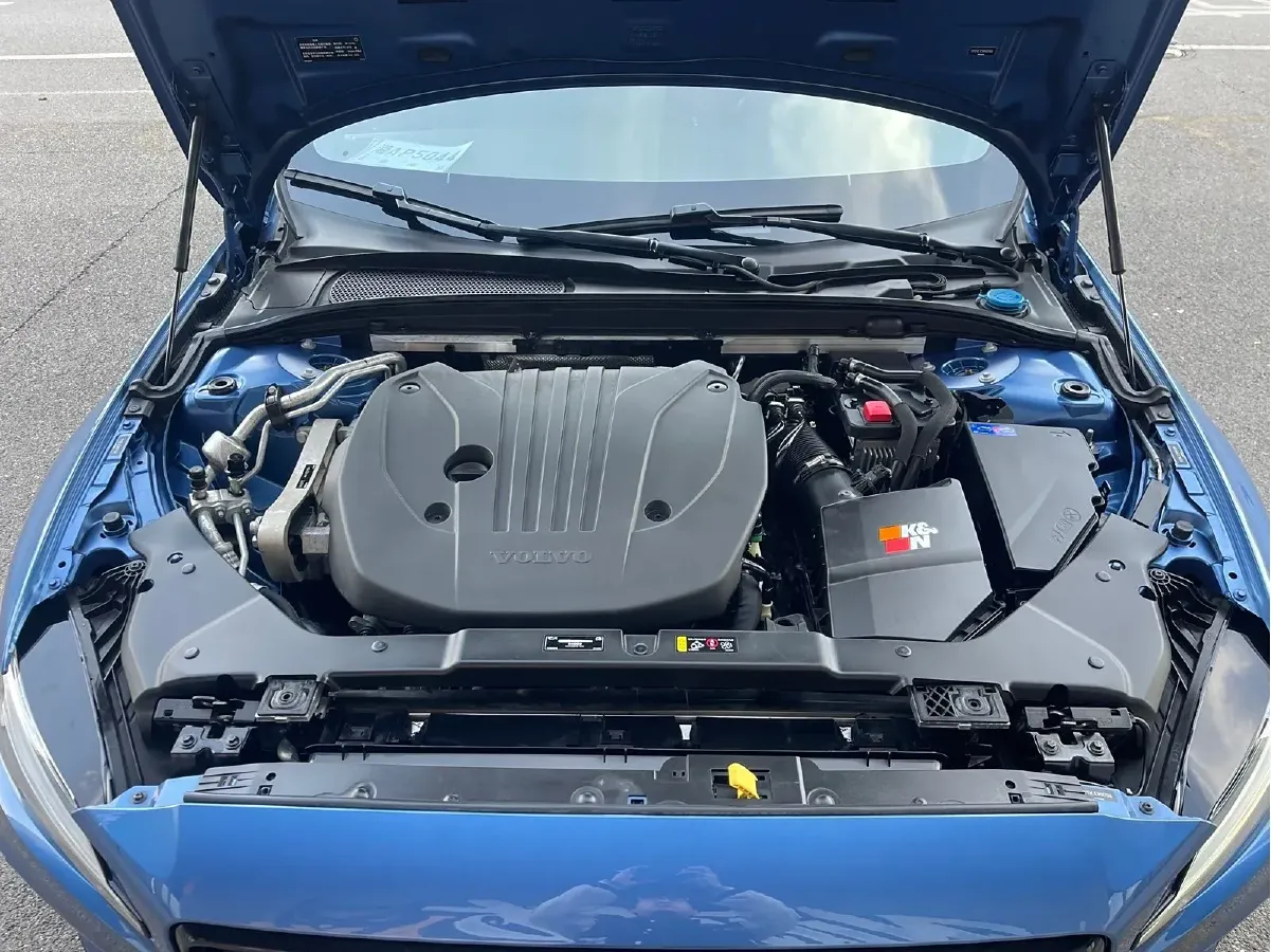 2021 Volvo V60 2.0T 250HP L4 8AT,autocango,china used car exporter,china ev exporter,chinese used car exporter,chinese used ev exporter