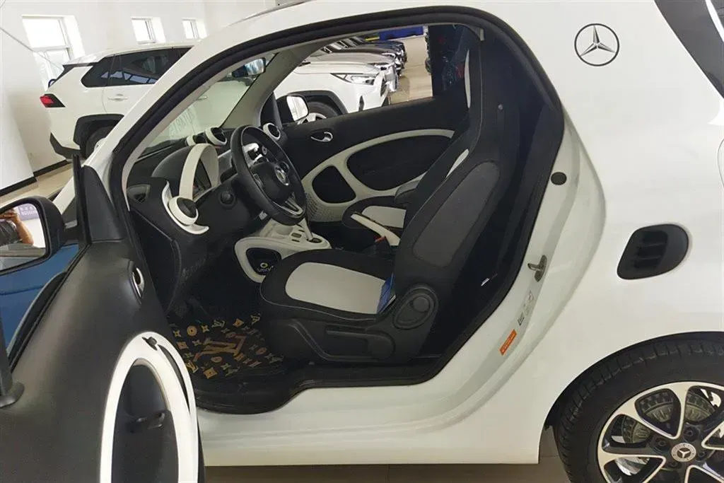 2015 Smart smart fortwo 1.0L 71HP L3 6DCT,autocango,china used car exporter,china ev exporter,chinese used car exporter,chinese used ev exporter