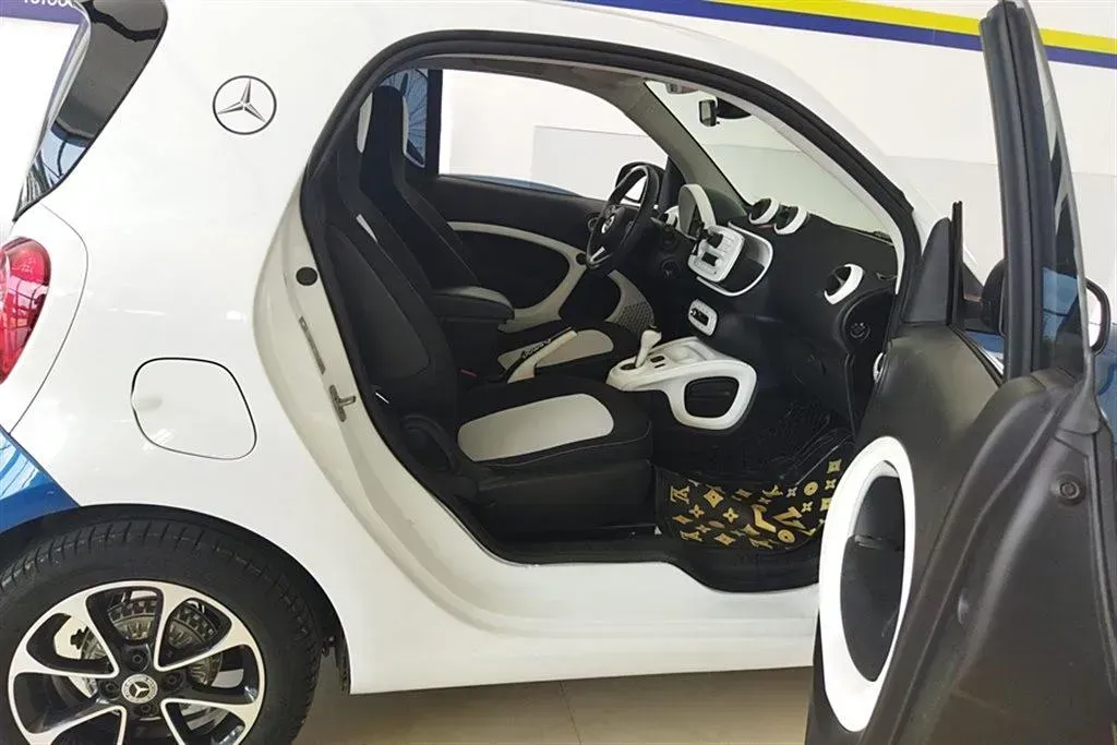 2015 Smart smart fortwo 1.0L 71HP L3 6DCT,autocango,china used car exporter,china ev exporter,chinese used car exporter,chinese used ev exporter