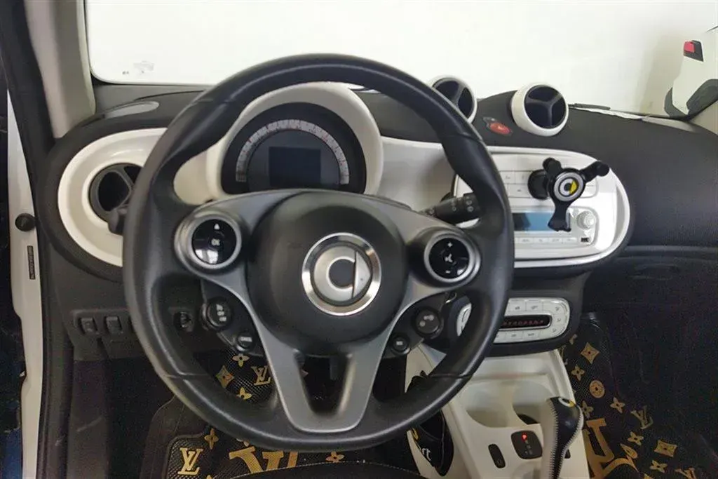 2015 Smart smart fortwo 1.0L 71HP L3 6DCT,autocango,china used car exporter,china ev exporter,chinese used car exporter,chinese used ev exporter