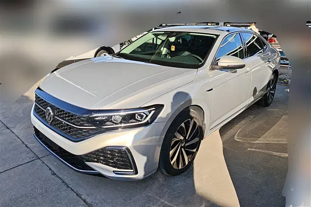 2022 Volkswagen Passat 2.0T 186HP L4 7DCT