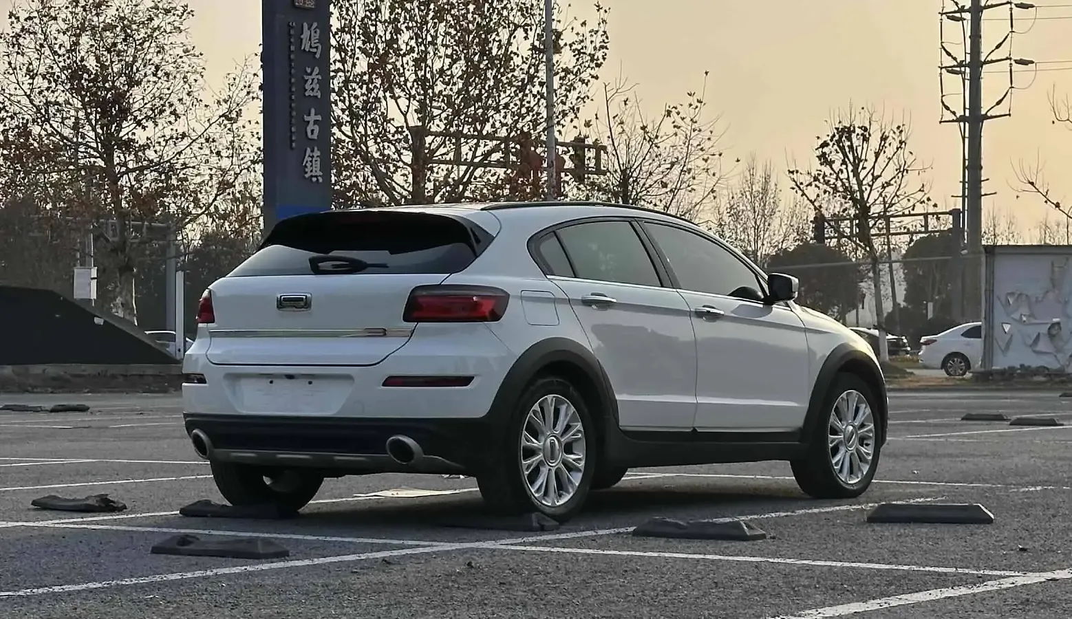 2016 Qoros 3 1.6T 156HP L4 6DCT,autocango,china used car exporter,china ev exporter,chinese used car exporter,chinese used ev exporter