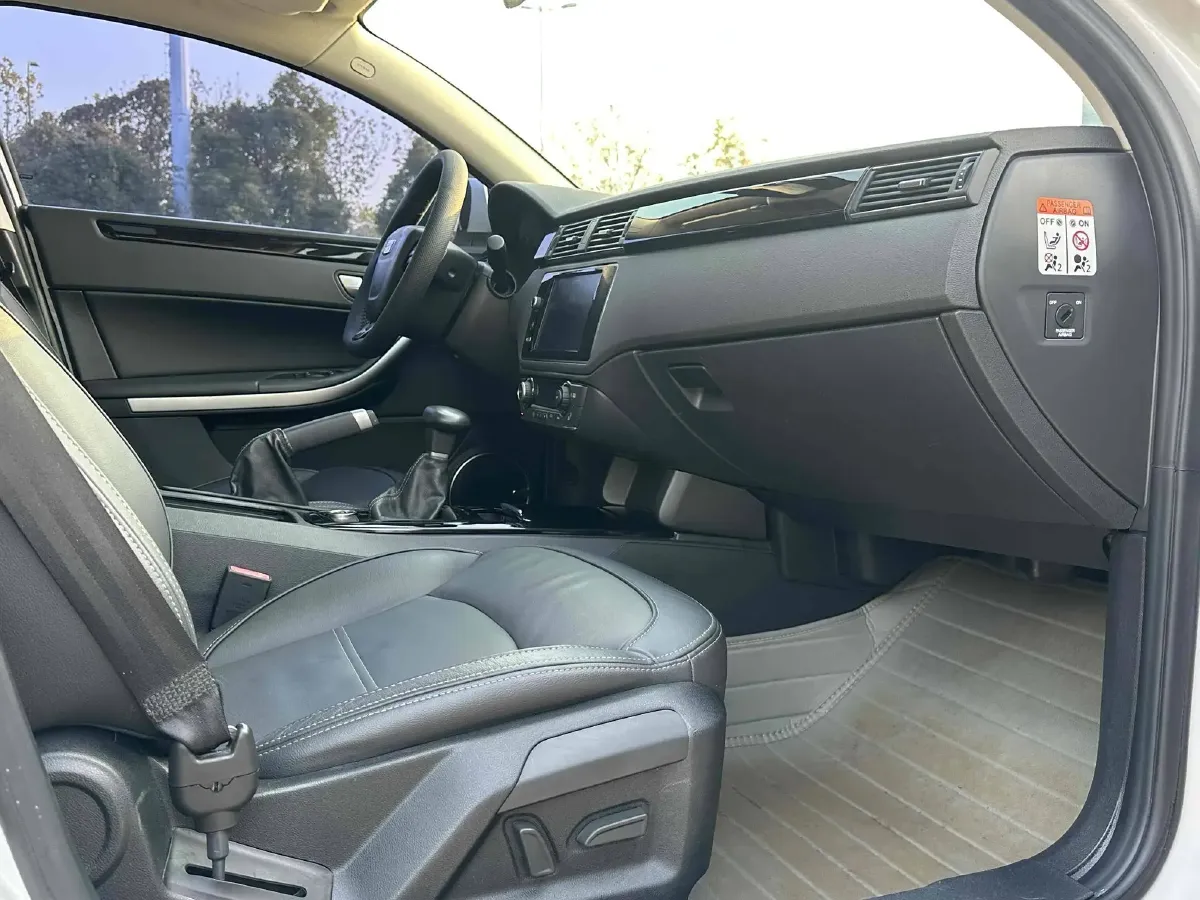 2016 Qoros 3 1.6T 156HP L4 6DCT,autocango,china used car exporter,china ev exporter,chinese used car exporter,chinese used ev exporter