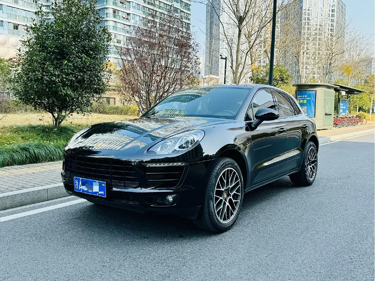 2017 Porsche Macan 2.0T 252HP L4 7DCT