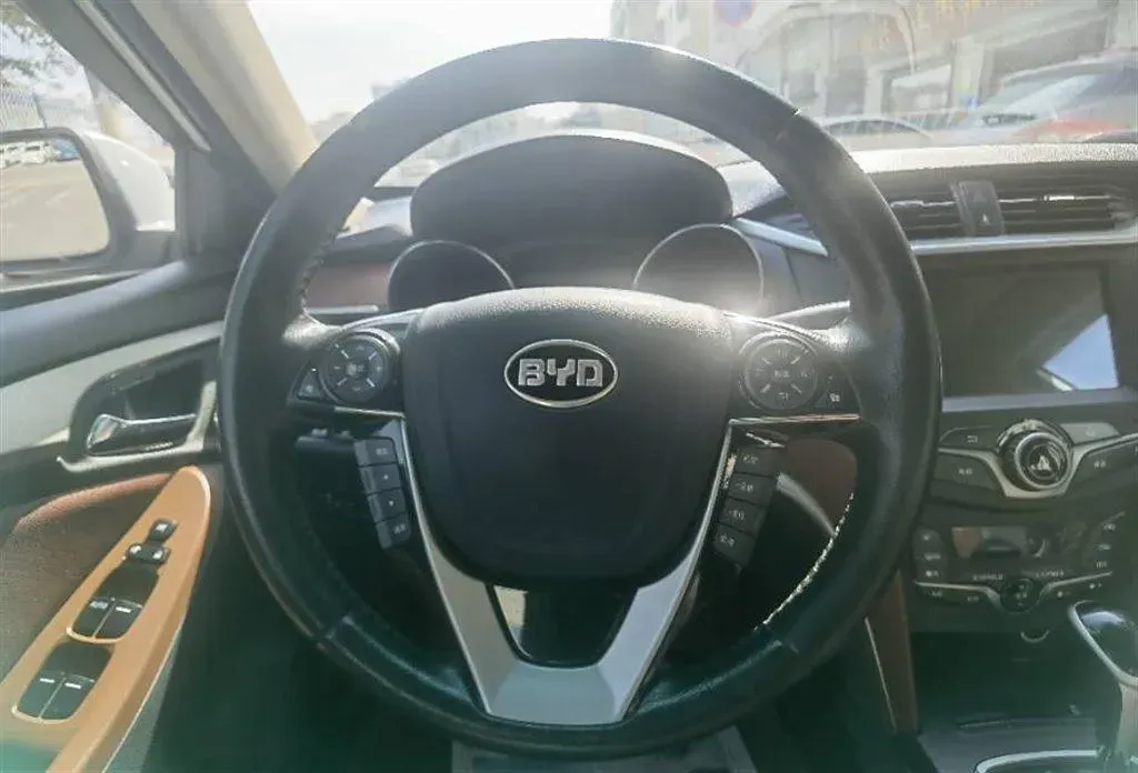 2014 BYD G5 1.5T 154HP L4 6DCT,autocango,china used car exporter,china ev exporter,chinese used car exporter,chinese used ev exporter