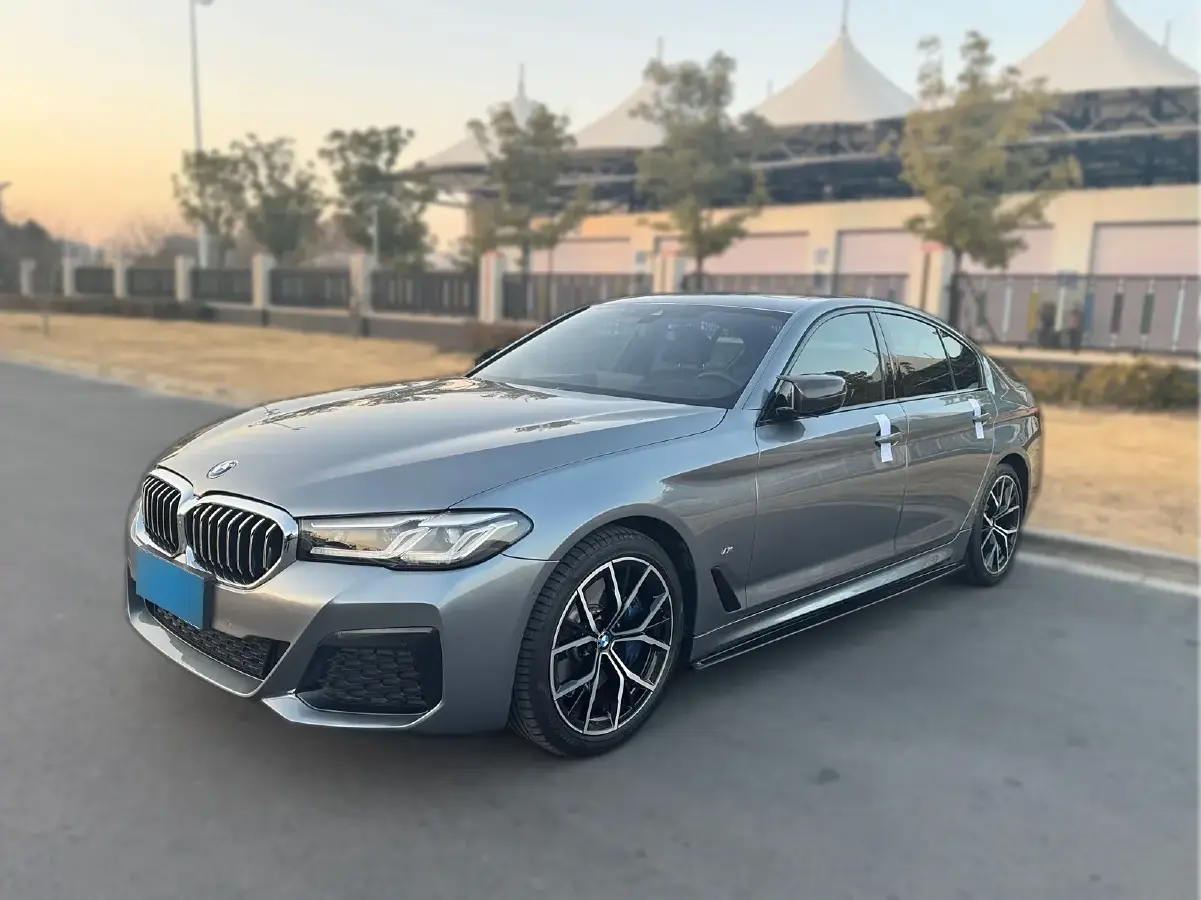 2021 BMW 5 Series 3.0T 340HP L6 8AT