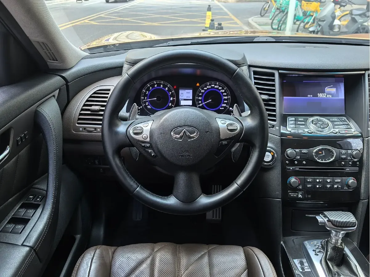 2013 Infiniti QX70 3.7L 351HP V6 7AT,autocango,china used car exporter,china ev exporter,chinese used car exporter,chinese used ev exporter