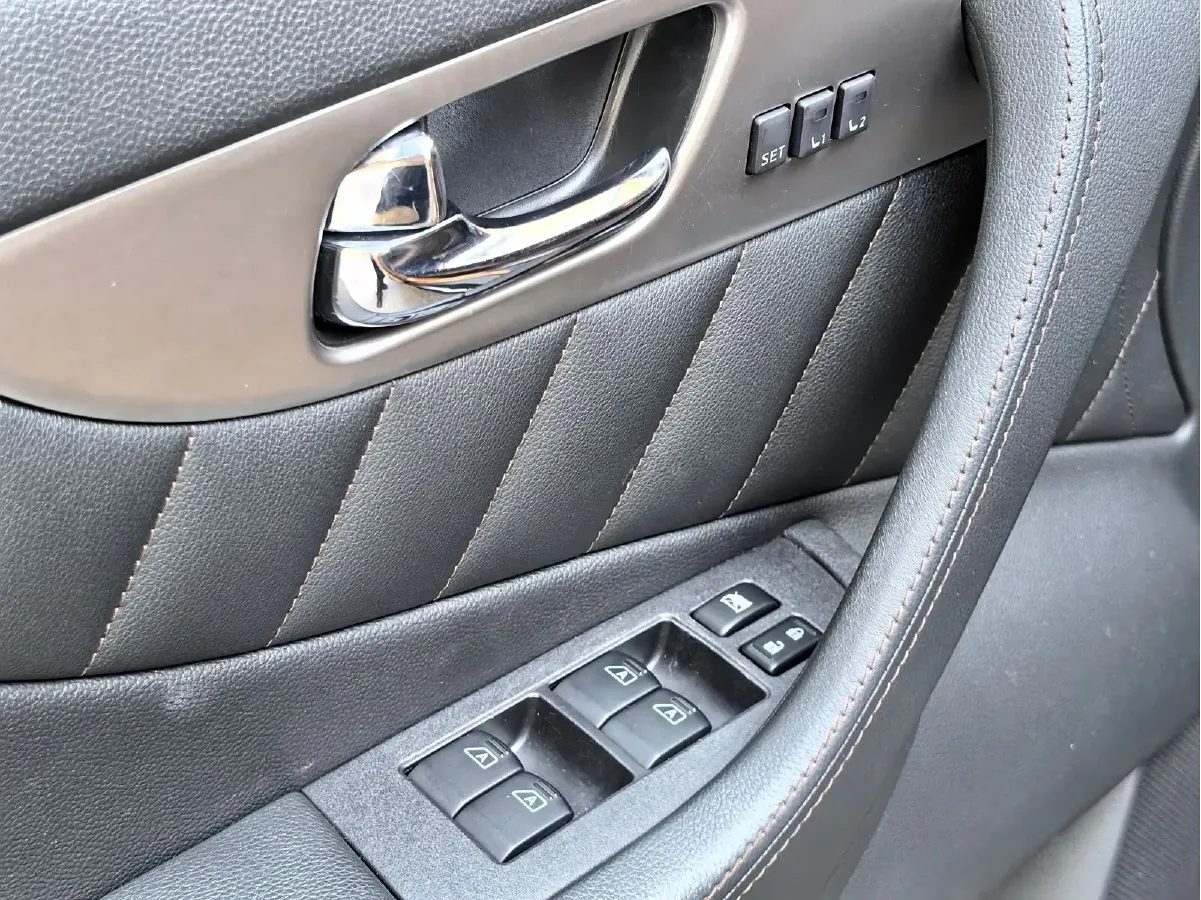 2013 Infiniti QX70 3.7L 351HP V6 7AT,autocango,china used car exporter,china ev exporter,chinese used car exporter,chinese used ev exporter